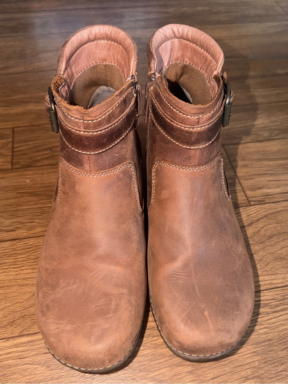 Women's Duluth Trading Andina Side Zip brown leather ankle boot sz 9